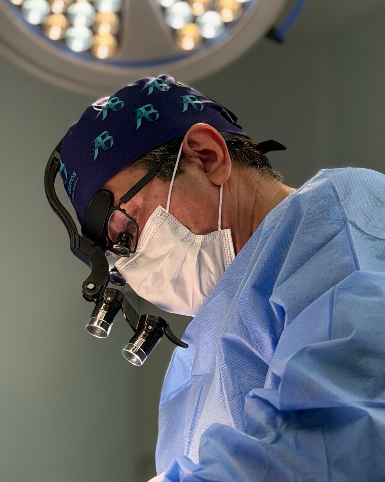 Dr. Arthur Barros, cirurgião plástico